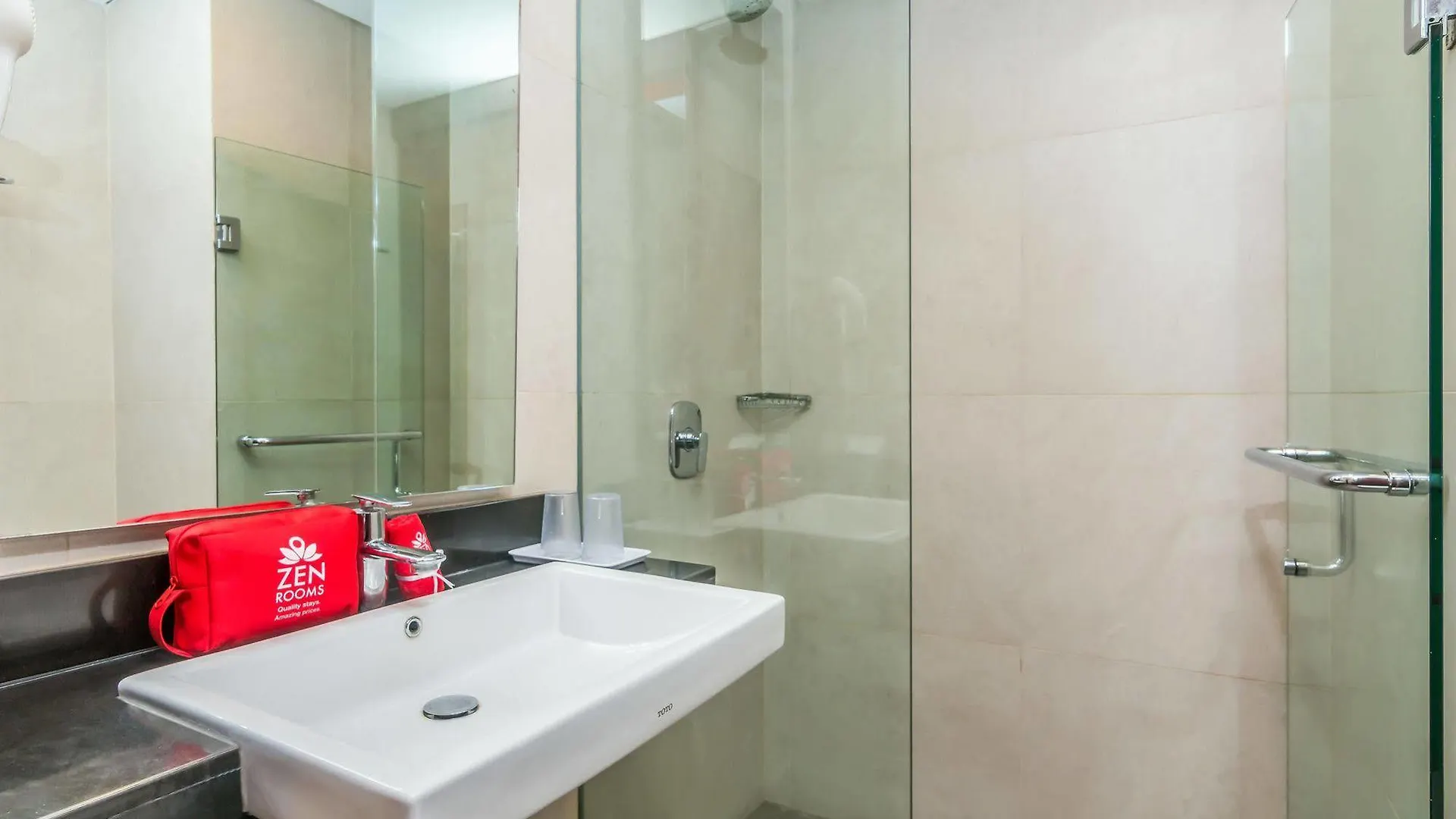 Zen Rooms Tuban Airport Kuta  Hotel
